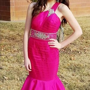 Hot pink mermaid gown.